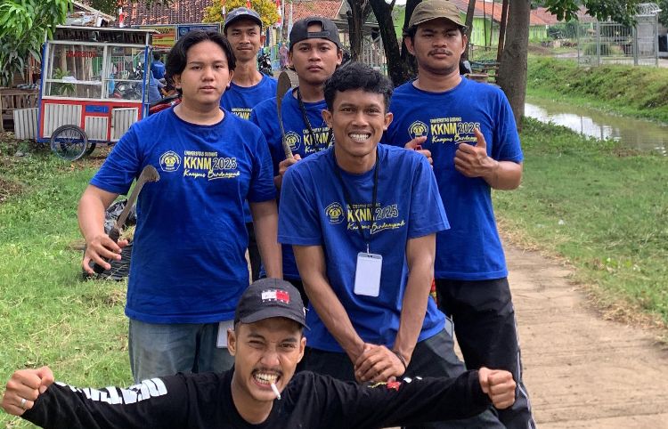 kerja-bakti-mahasiswa-kkn-di-desa-kalentambo